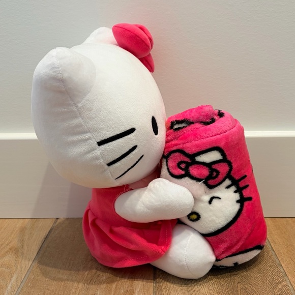Hello Kitty Character & Throw Set - Picture 4 of 7